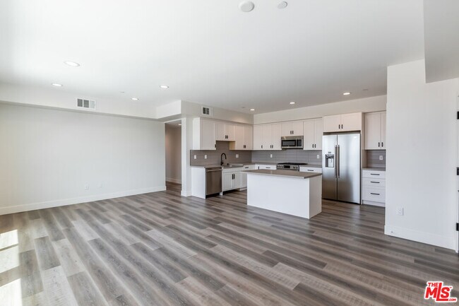 Foto del edificio - 857 Hayworth Ave