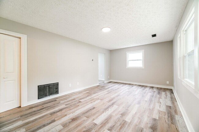 Building Photo - 1077 S Hampton Rd