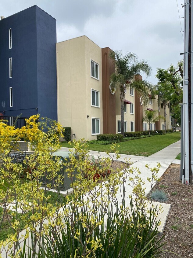 Primary Photo - 550 Fano St