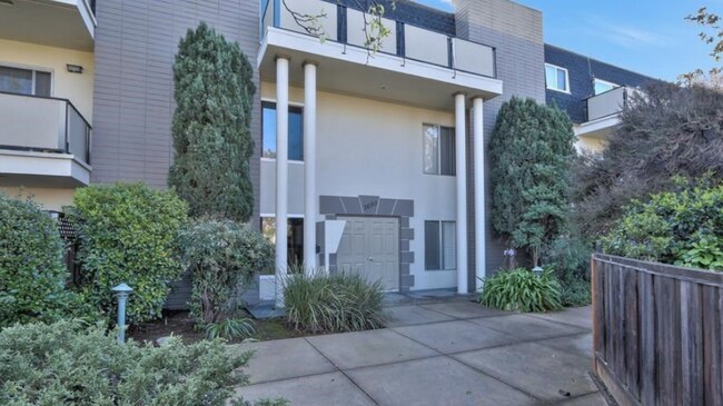 Building Entrance - 3090 Los Prados St