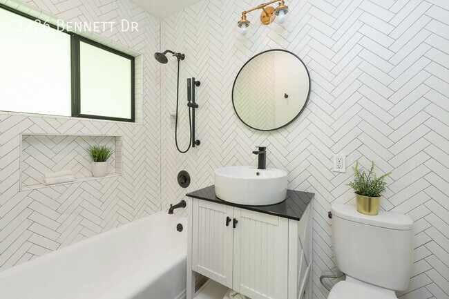 Foto del edificio - 3226 Bennett Dr