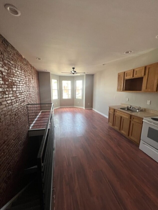 Primary Photo - 2022 Buckius Street