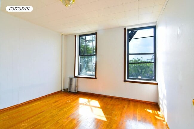 Foto del edificio - 121 Columbia St