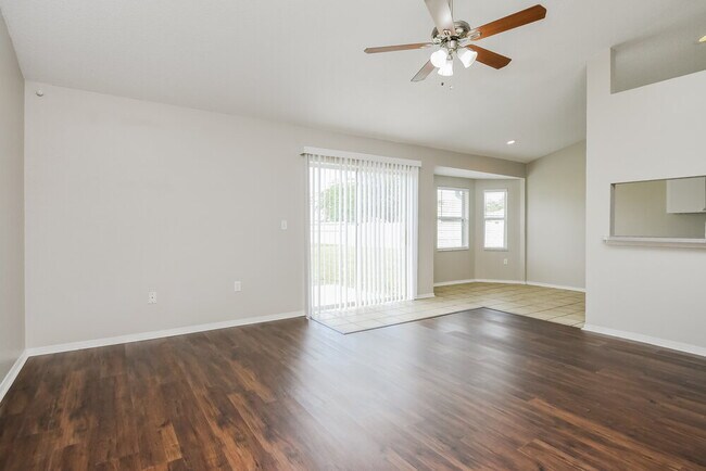 Foto del edificio - 600 Willet Cir