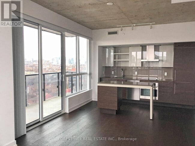 Photo du bâtiment - 1030 King St W