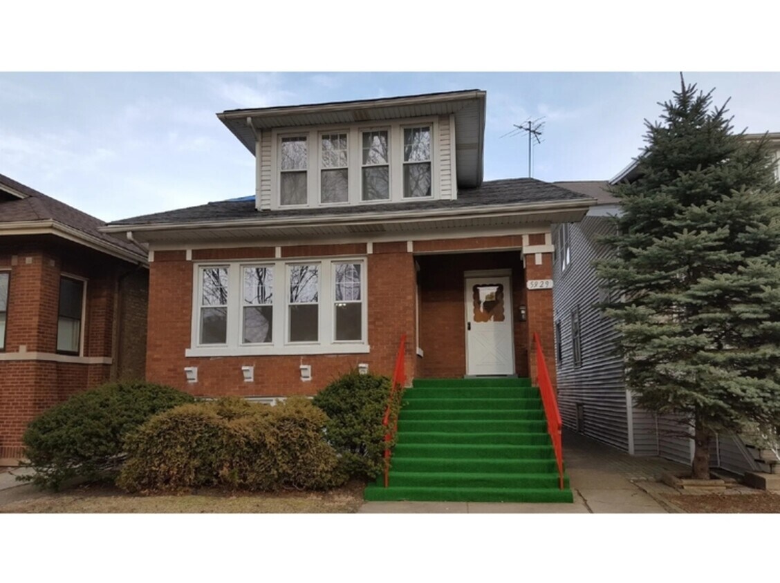 5929 N Washtenaw Ave Unit 2, Chicago, IL 60659 Room for Rent in