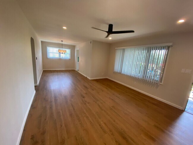 Foto del edificio - 2414-16 Monroe Avenue-2416 Monroe Avenue