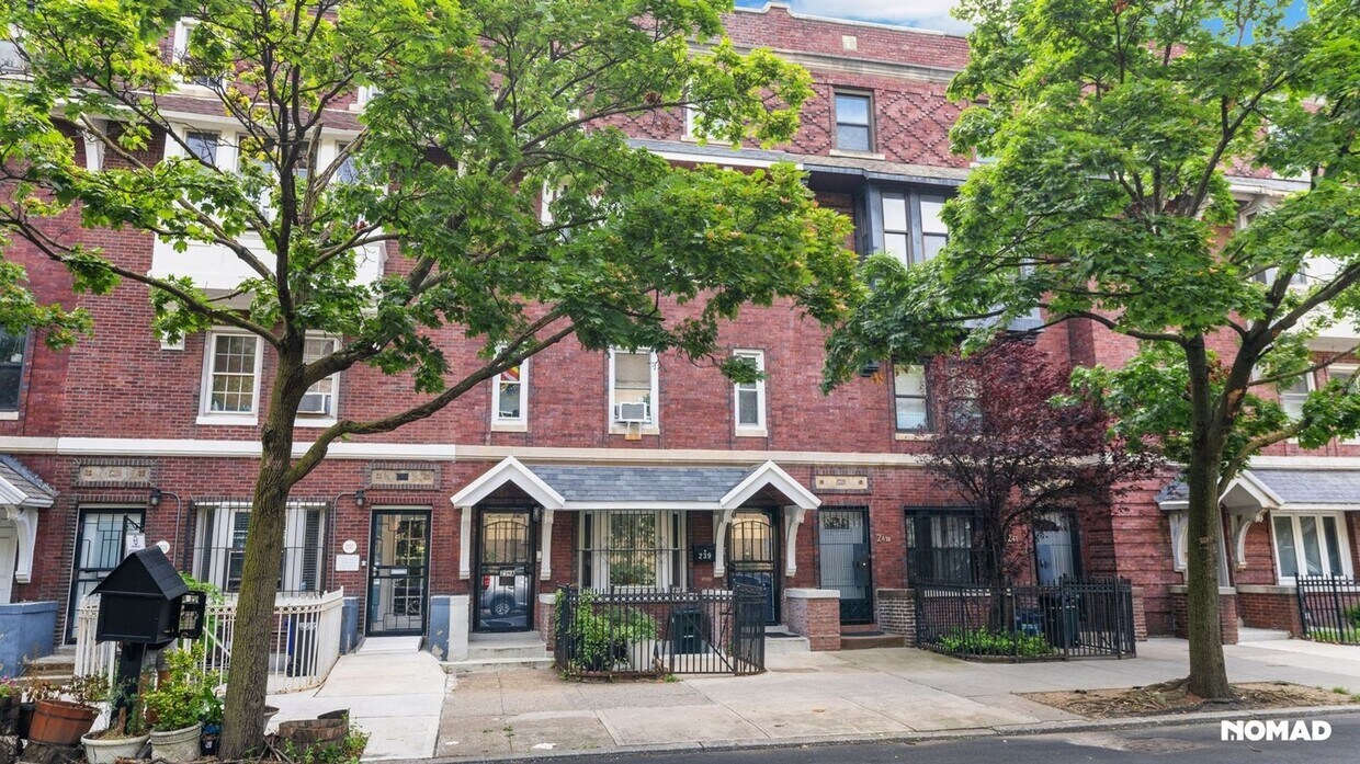 Foto principal - Charming 3BR Duplex in Brooklyn