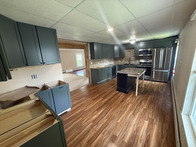 Building Photo - 526 Canaan St