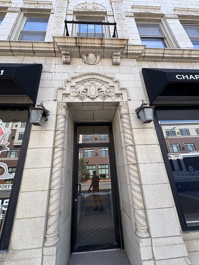 Foto del edificio - 809 N Harlem Ave
