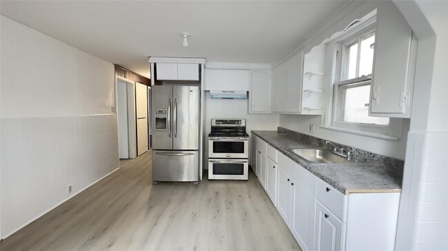 Building Photo - 107 S Cherry St