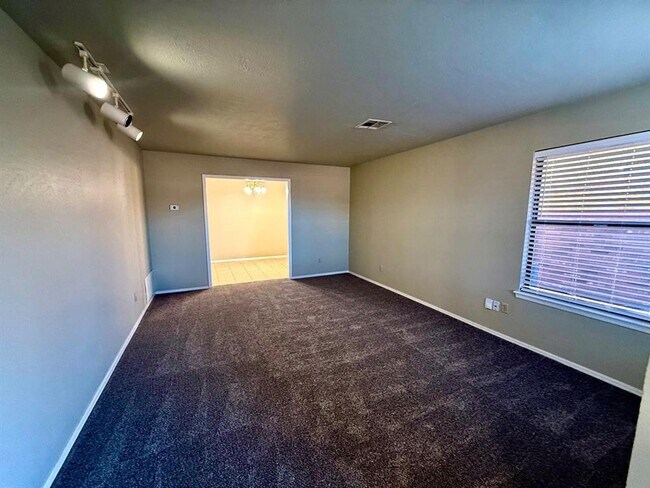 Building Photo - 242 Barrett Pl