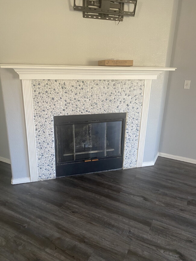 Building Photo - 3 bedroom - Strawberry Fields