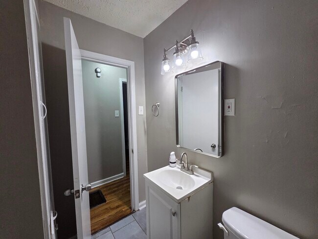 Building Photo - 1706 Echles St