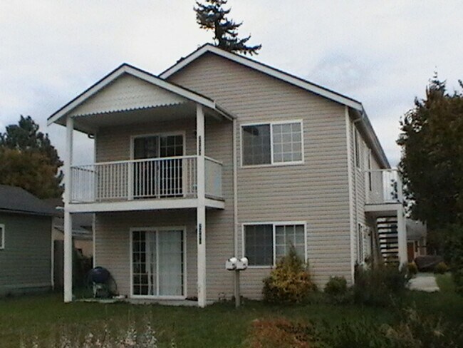 Foto del edificio - BH T 2220-2222 Dean Avenue