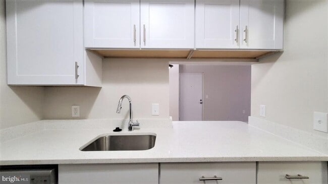 Building Photo - 18308 Streamside Dr