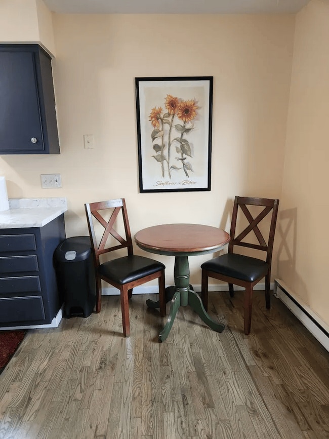 Building Photo - 1949 Miami St