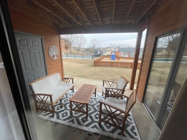 Foto del edificio - Furnished 2 bedroom 2 bath - Garden Level