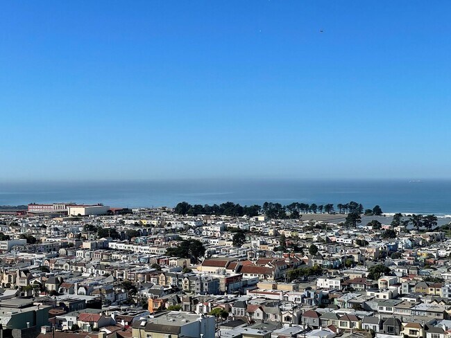 Foto del edificio - Beautiful Golden Gate Heights 5 Bed/3.5 Bath Home w/Amazing Views