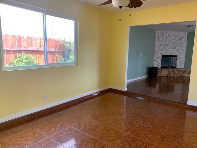 Building Photo - Charming 4-Bedroom, 2-Bathroom Home for Rent in Encanto