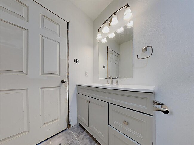 Foto del edificio - 3535 Pinebrook Dr