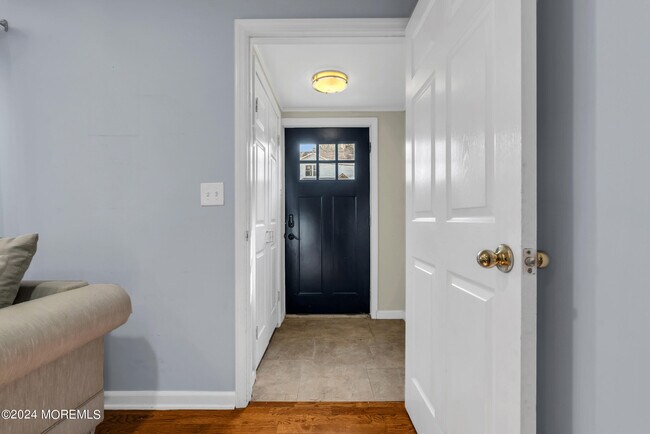 Building Photo - 989 Elizabeth Terrace
