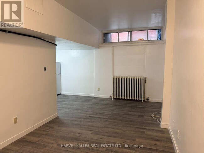 Photo du bâtiment - 1582 Bathurst St