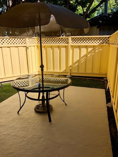 Excellent Patio Area - 2025 California St