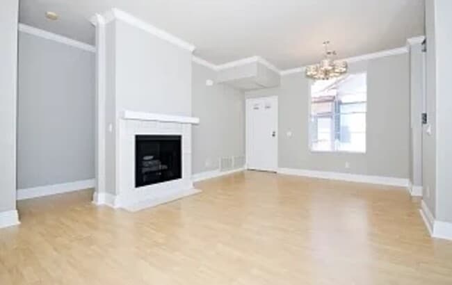 Building Photo - 10921 Sabre Hill Dr