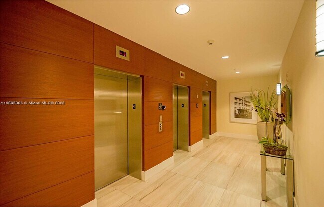Foto del edificio - 1871 NW S River Dr