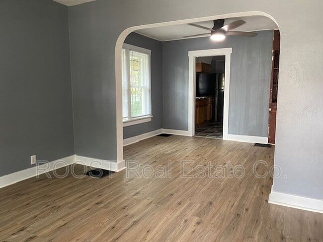 Building Photo - 609 Shoop Ave