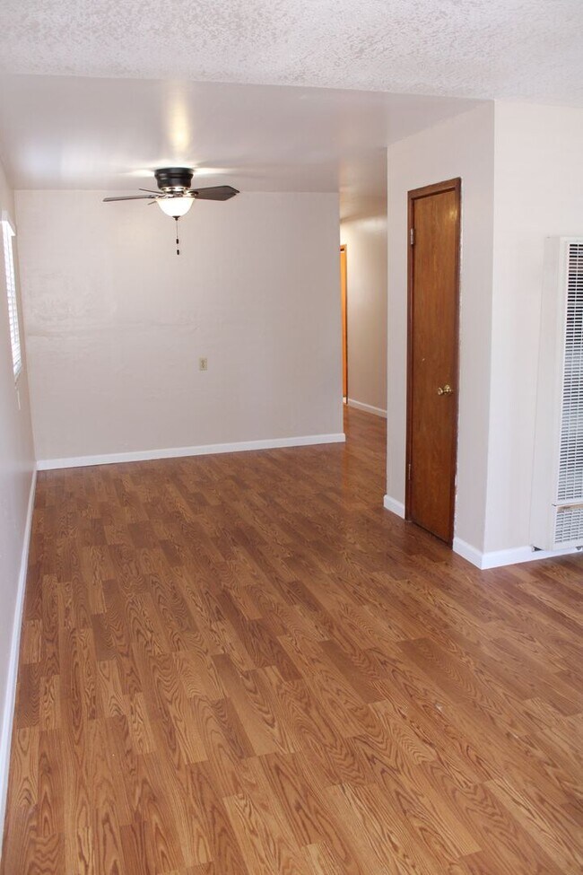 Foto del edificio - Three Bedroom, One Bathroom House in San P...