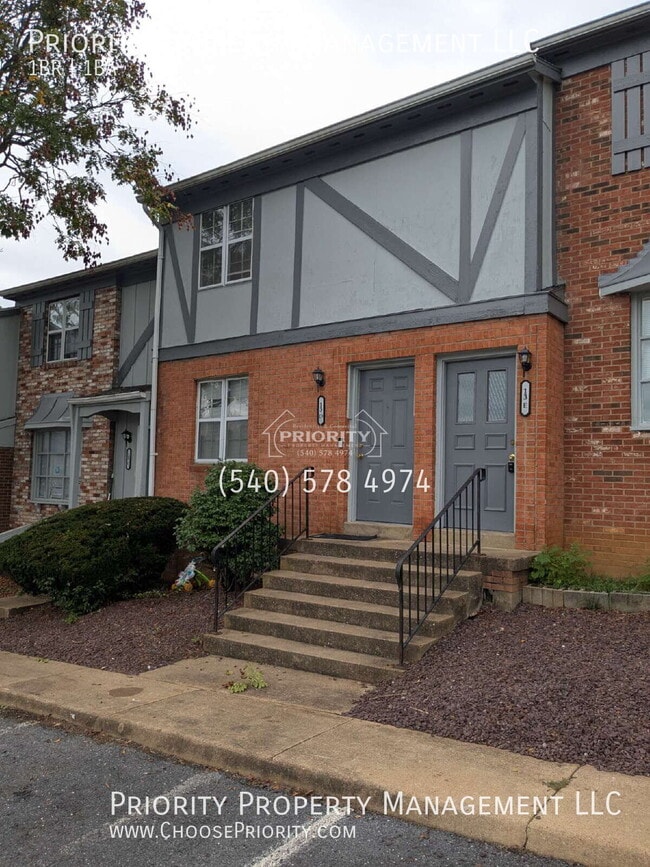 Building Photo - 13 Holly Ct