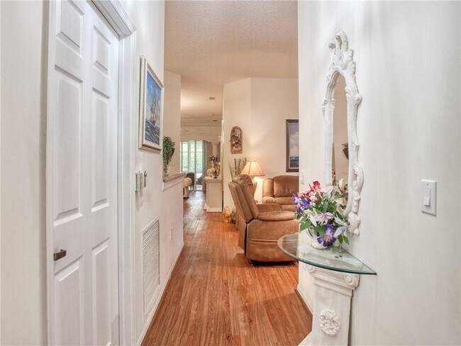 Building Photo - 10294 Lombardy Dr