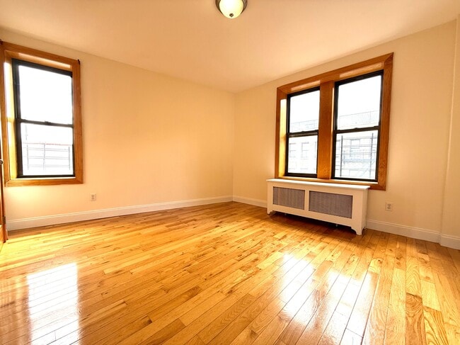 Building Photo - 20 Magaw Pl