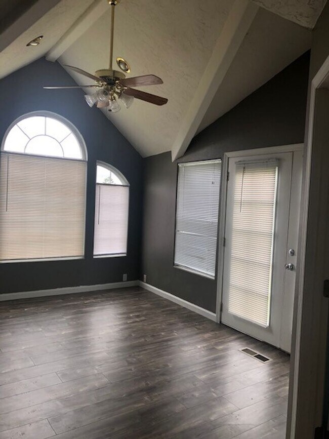 Foto del edificio - 20037 NW Keller Rd