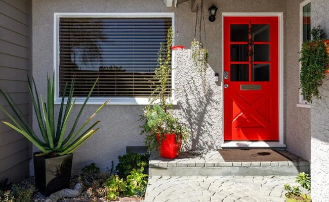 Foto del edificio - Beautiful 3 BEDROOM 2 BATH in Hawthorne with Garage. 1/2 off the 1st month of rent on OAC.