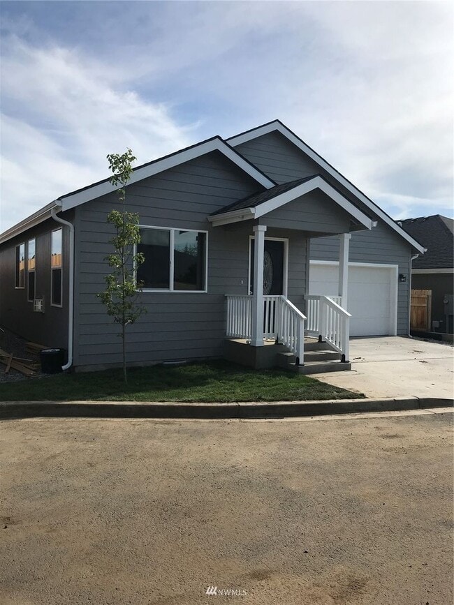 Building Photo - 3-Bedroom Home with Garage and Fenced Yard...