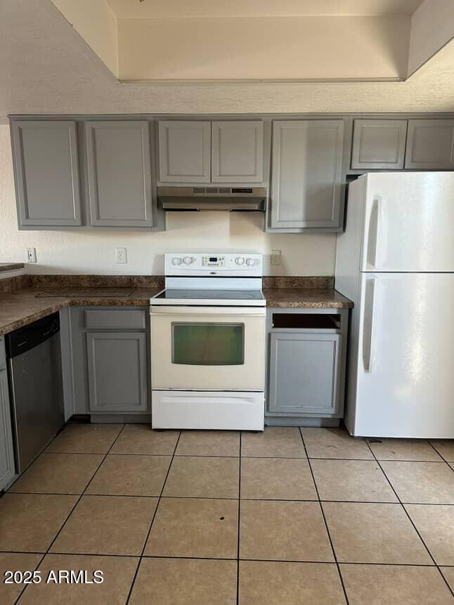Building Photo - 4828 W Orangewood Ave