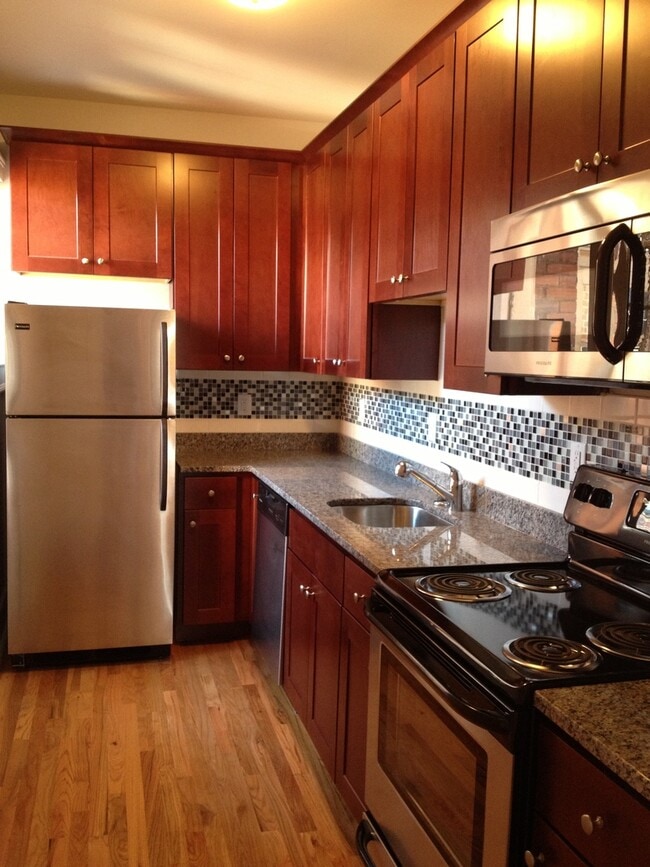Interior Photo - 1123-25-27 West Grace Street