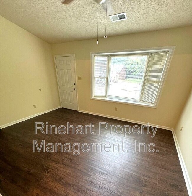 Foto del edificio - 1150 McKinnon Dr