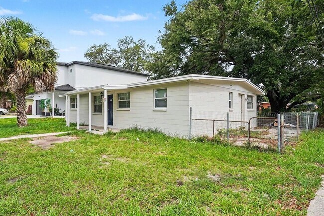 Building Photo - 4022 E Henry Ave