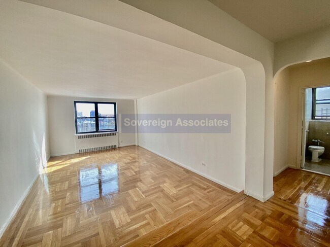 Foto del edificio - 700 Fort Washington Ave