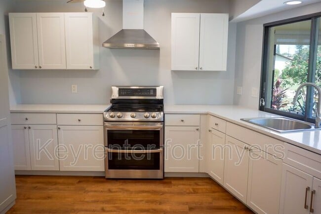 Foto del edificio - 4779 Lakewood Blvd