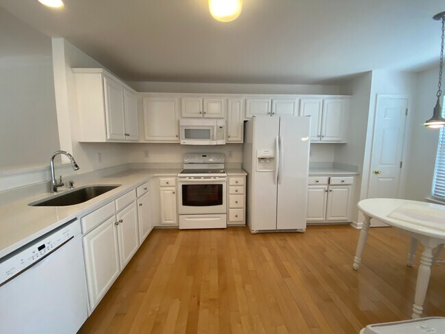 Foto del edificio - Room in House on Blueshot Ct