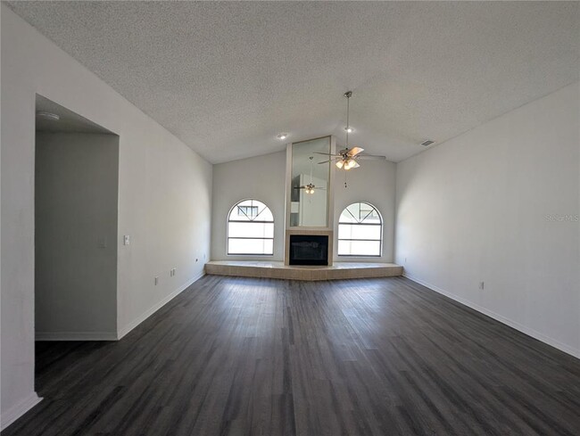 Foto del edificio - 11322 Torrey Pines Dr