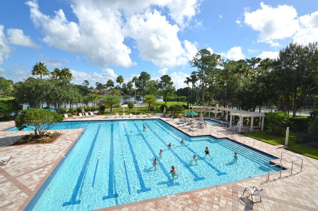 Building Photo - Beautiful 5 Bed 4 Bath Pool Home in the gu...