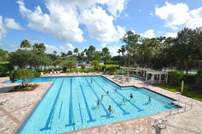 Foto del edificio - Beautiful 5 Bed 4 Bath Pool Home in the gu...