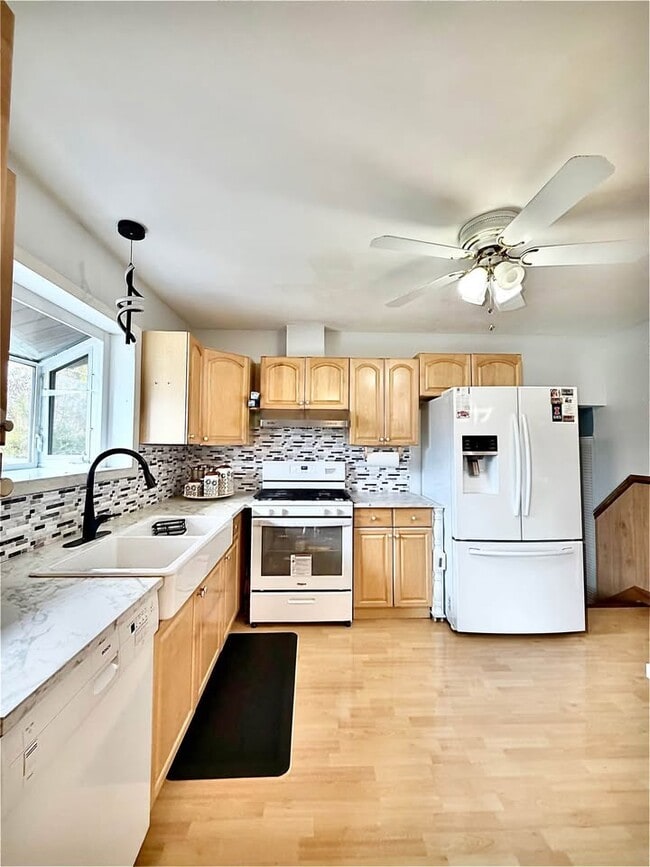 Building Photo - 1595 Oregon Trl