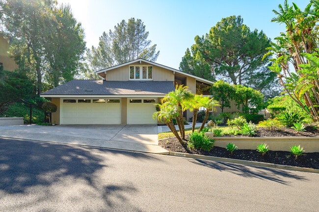 Building Photo - 10961 Limetree Dr